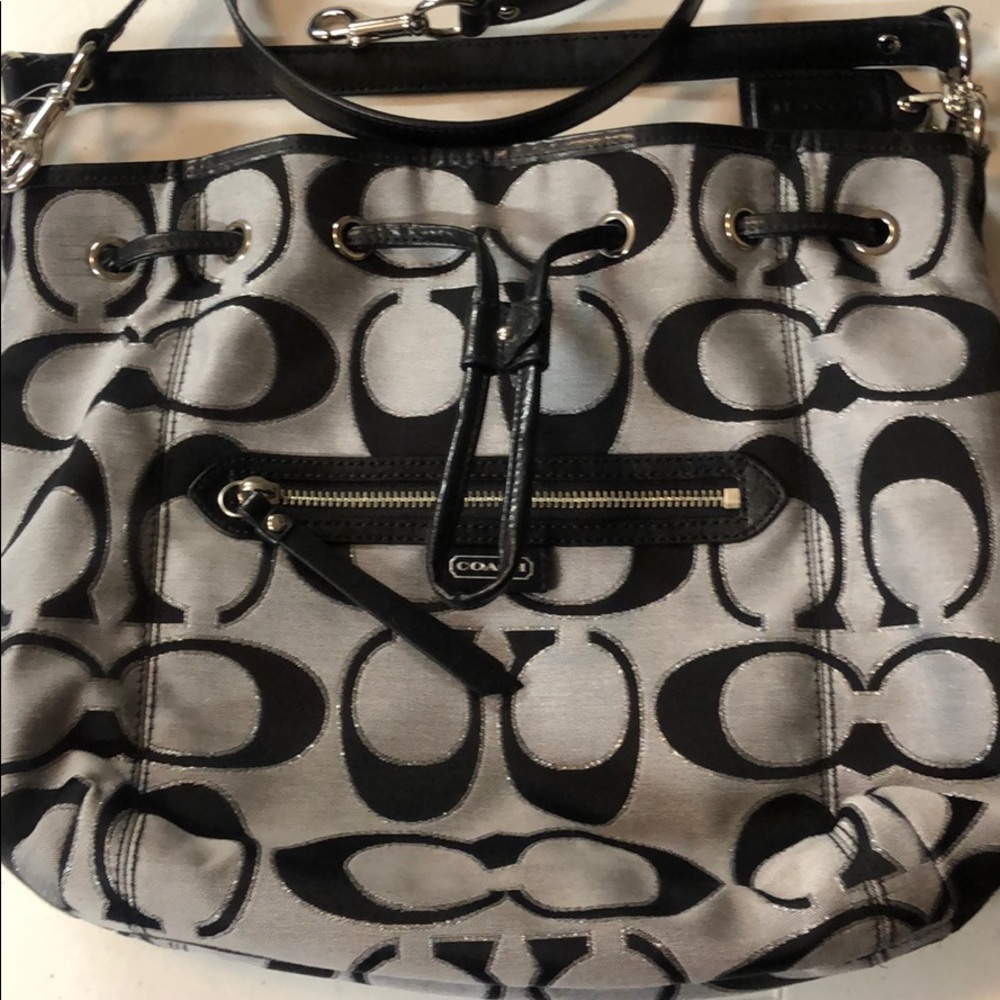 Coach Pocketbook Style: Drawstring - Picture 2 of 4